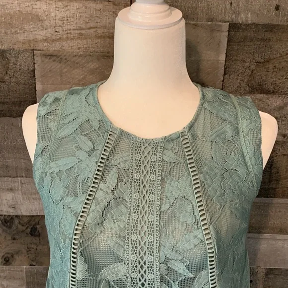 Xhilaration Sleeveless Lace Top - Picture 6 of 16